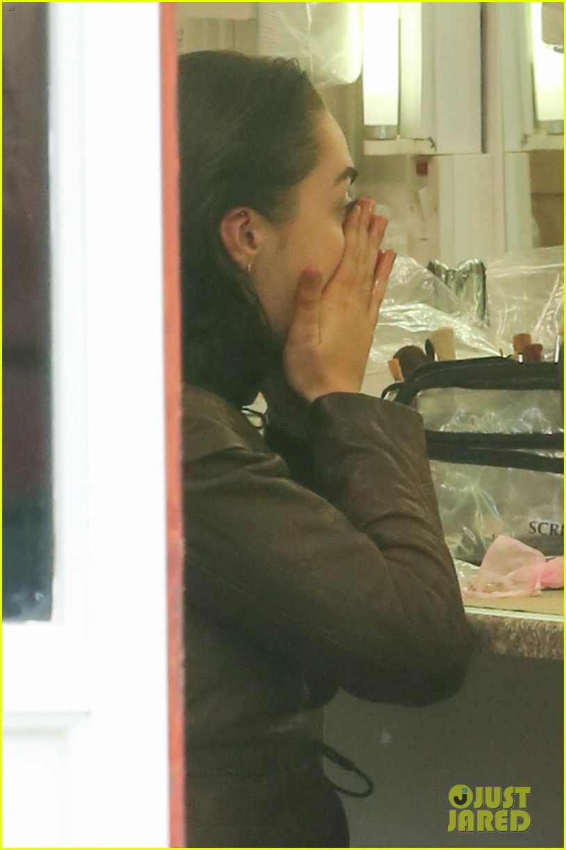 maisie williams gets ready for combat on set of game of thrones 14
