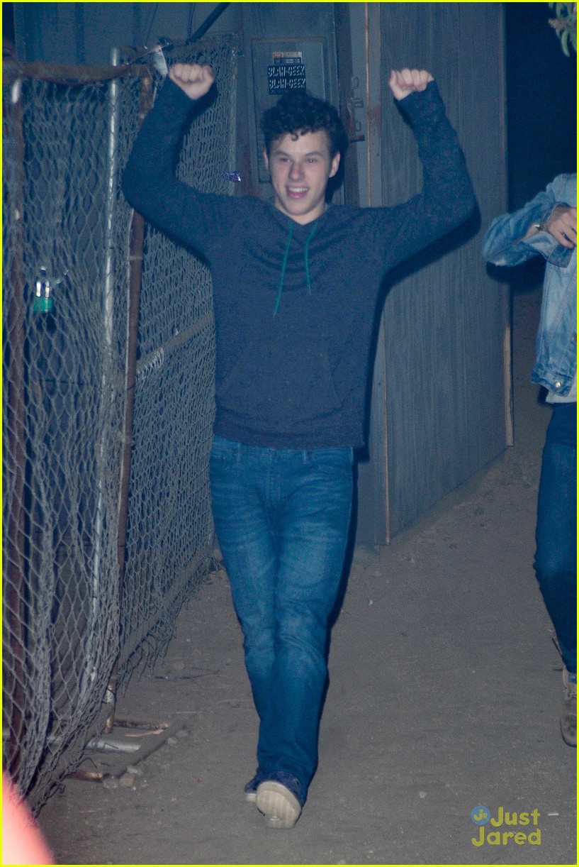 nolan gould ariel winter horror nights outing 15
