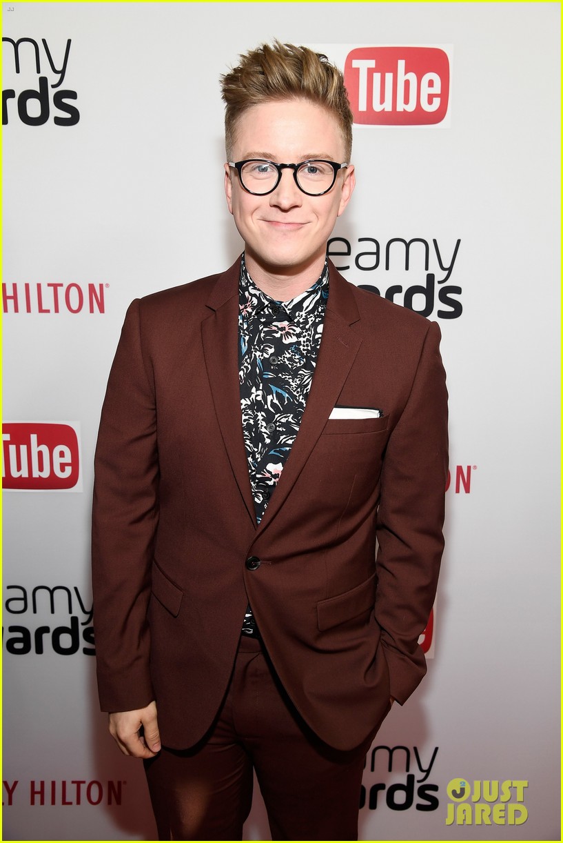 tyler gabriel kingsley suit up for streamy awards80406mytext