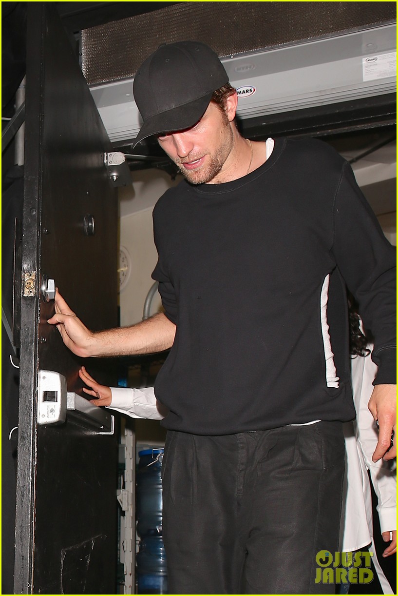 robert pattinson and fka twigs head to drakes concert after party 02