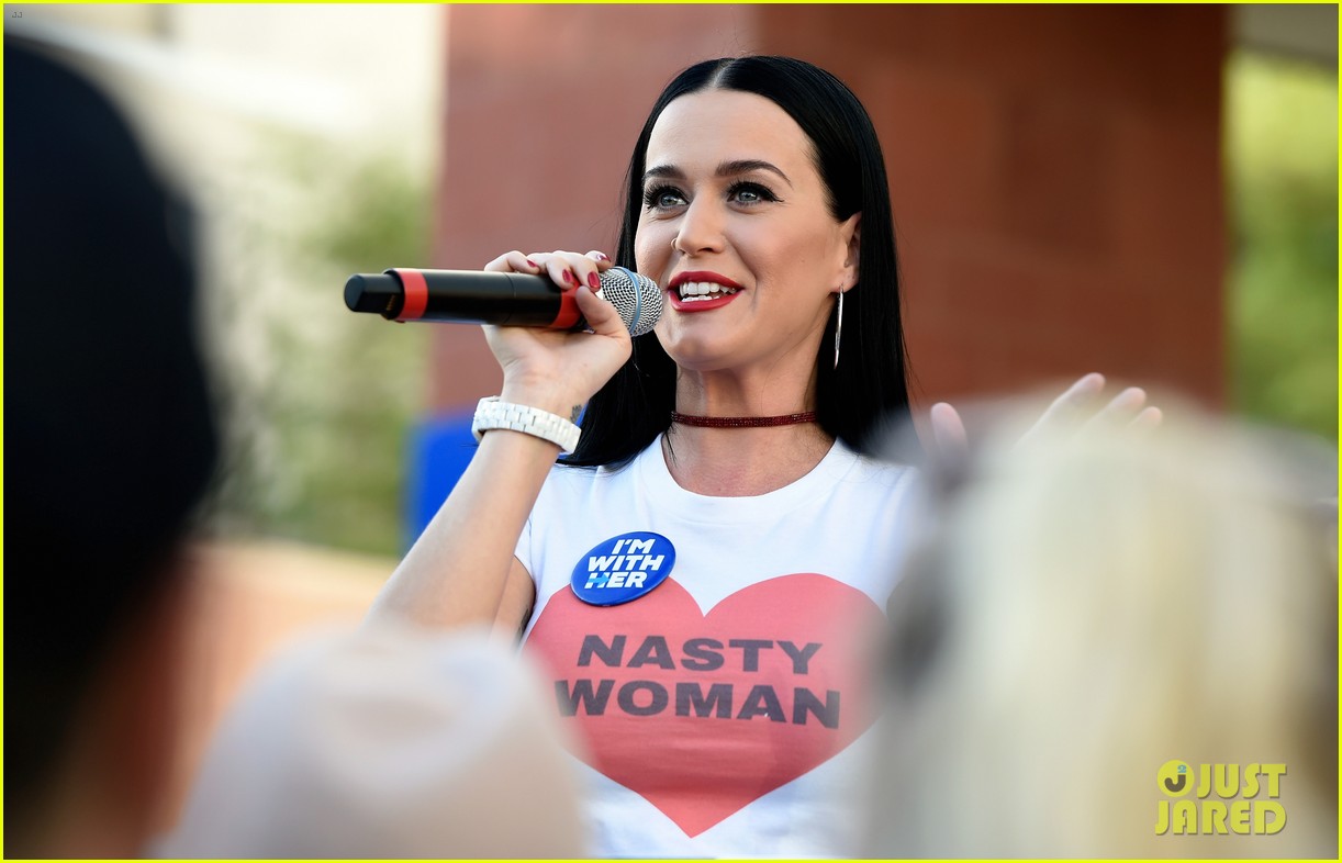 katy perry visits unlv dorms to urge students to vote for hillary clinton 25