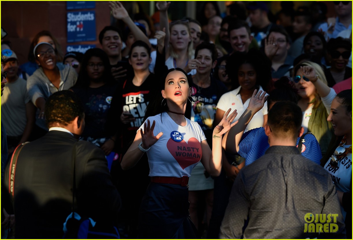 katy perry visits unlv dorms to urge students to vote for hillary clinton 27