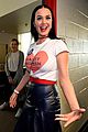 katy perry visits unlv dorms to urge students to vote for hillary clinton 04