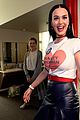 katy perry visits unlv dorms to urge students to vote for hillary clinton 12