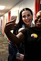 katy perry visits unlv dorms to urge students to vote for hillary clinton 16