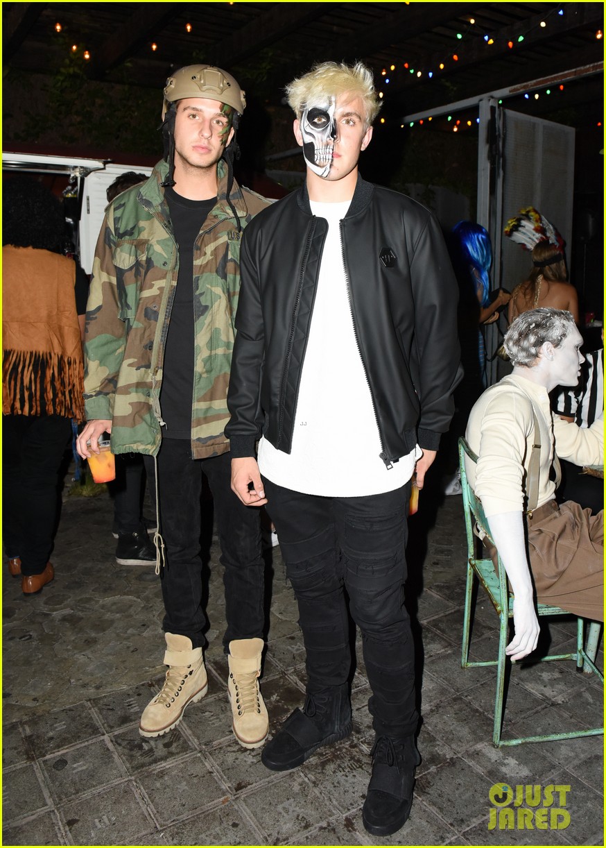 ross lynch courtney eaton couple up at just jared halloween party 07