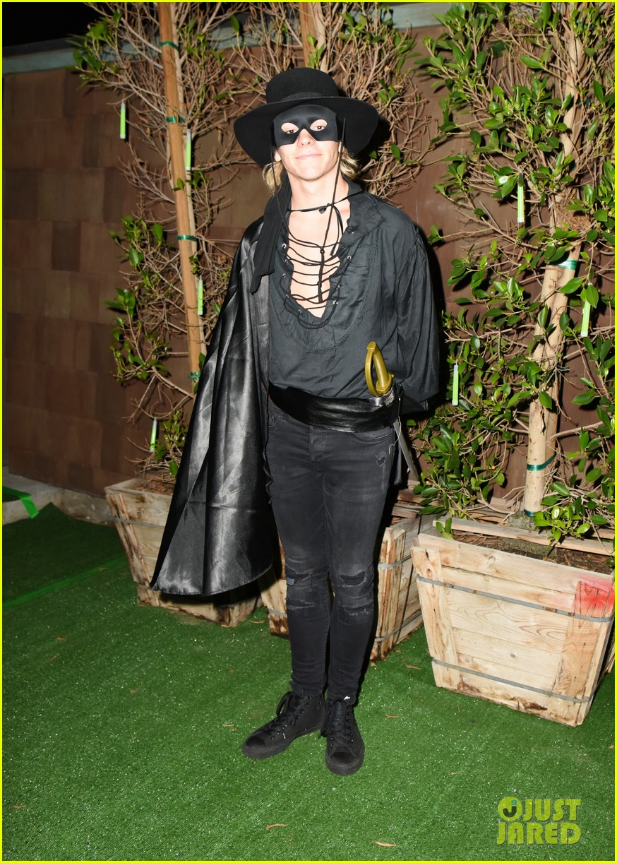 ross lynch courtney eaton couple up at just jared halloween party 09