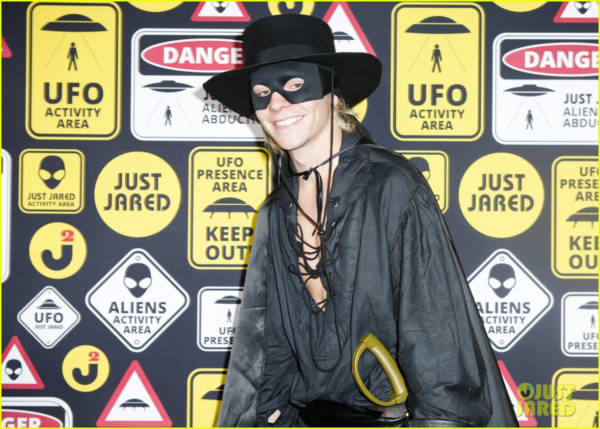 ross lynch courtney eaton couple up at just jared halloween party 28
