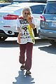 sofia richie visits a pet shop in beverly hills 08
