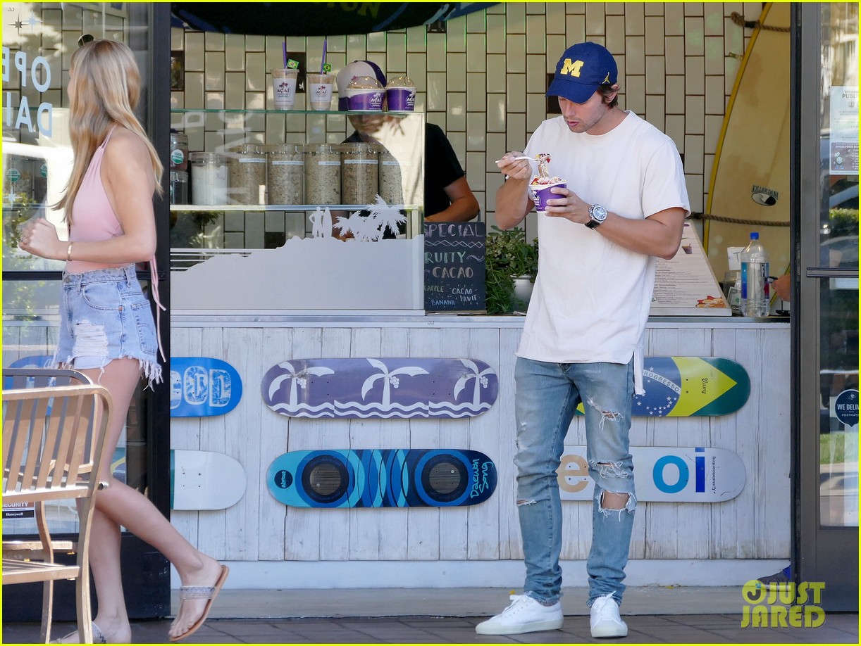 patrick schwarzenegger abby champion grab afternoon snacks brentwood 03