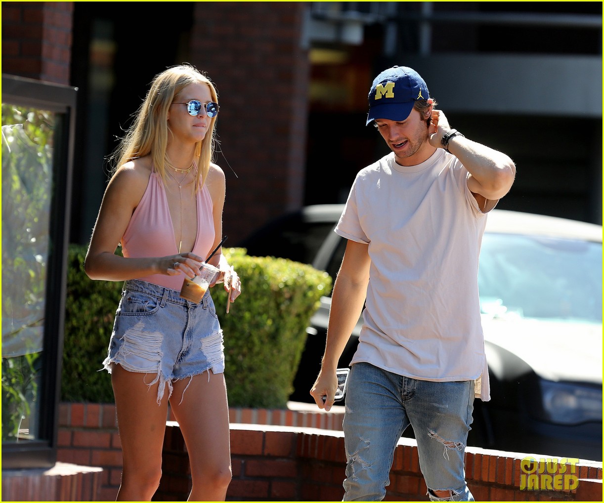 patrick schwarzenegger abby champion grab afternoon snacks brentwood 09