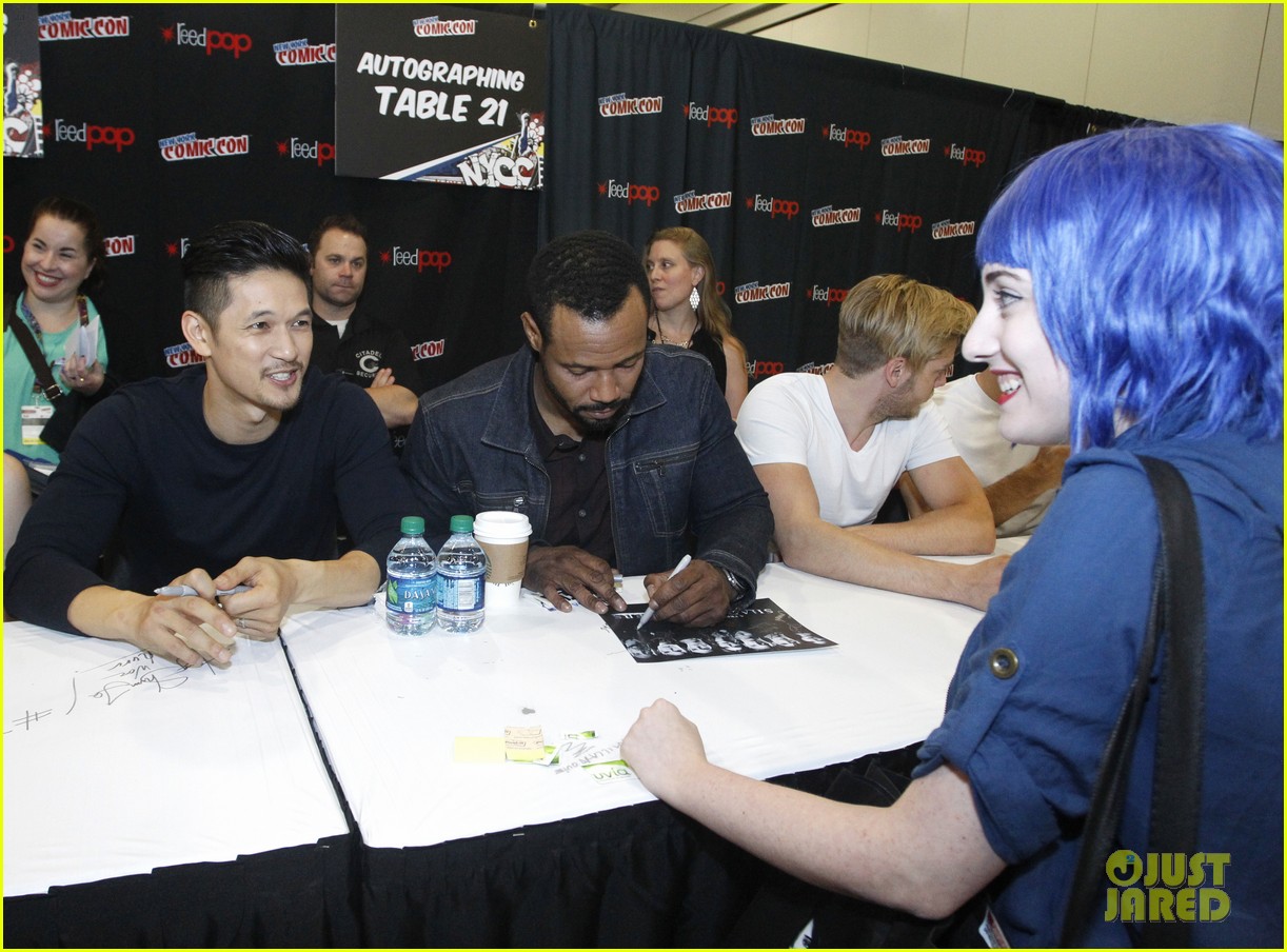 shadowhunters signing line nycc new scenes trailer 12
