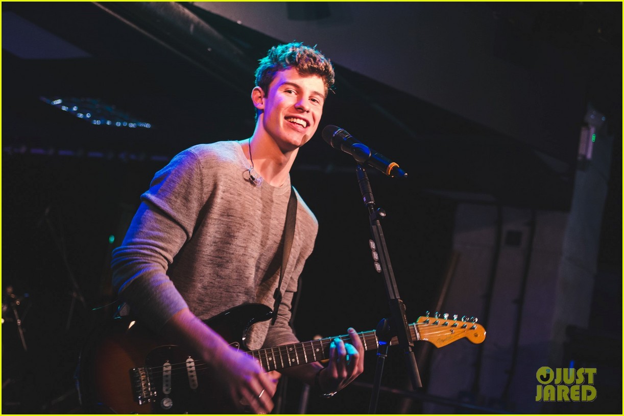 shawn mendes niall horan fave song hippodrome concert 01