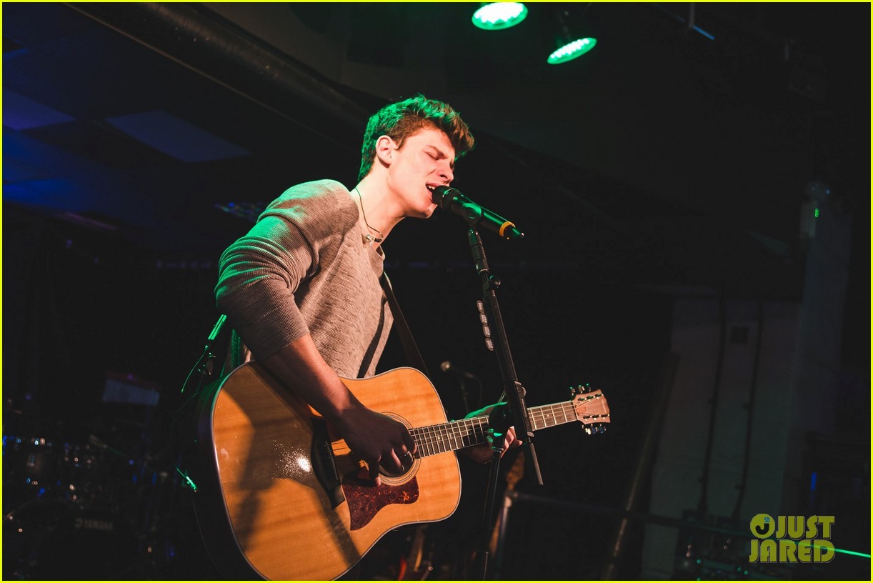 shawn mendes niall horan fave song hippodrome concert 08