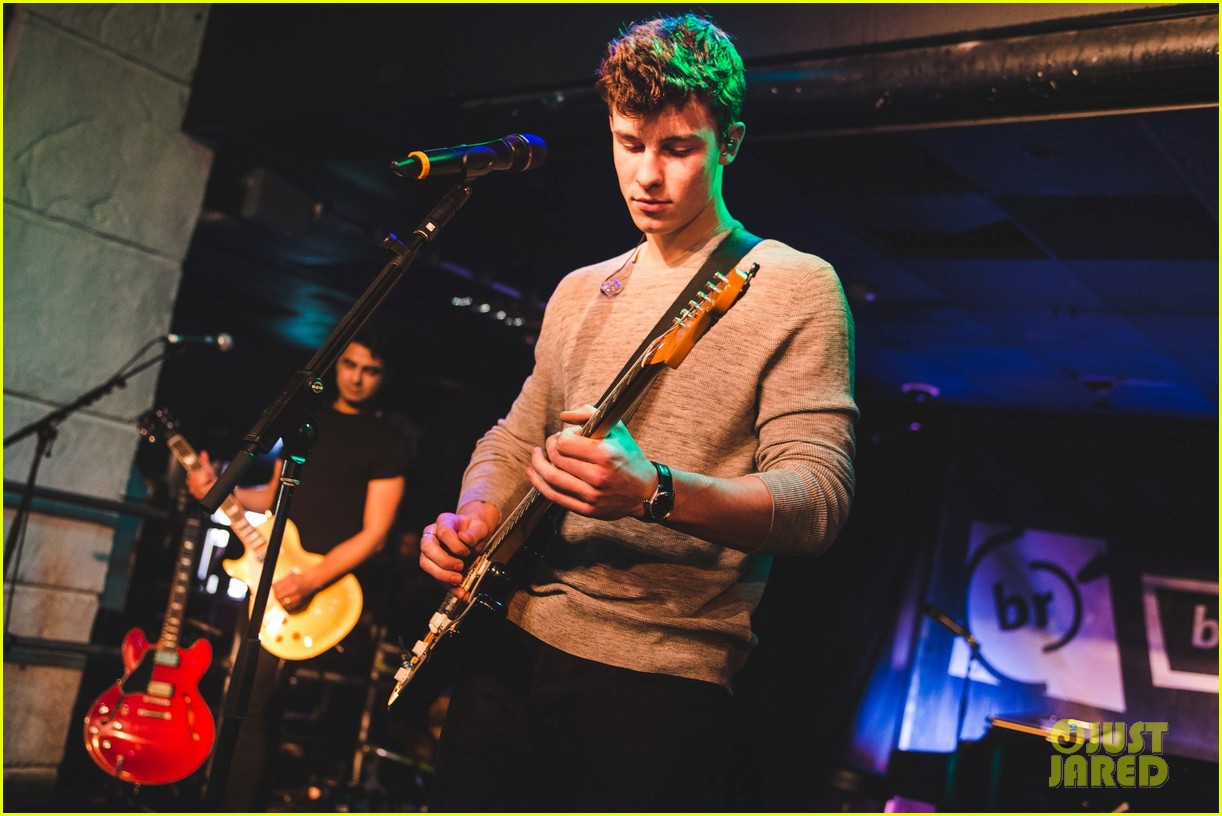 shawn mendes niall horan fave song hippodrome concert 17