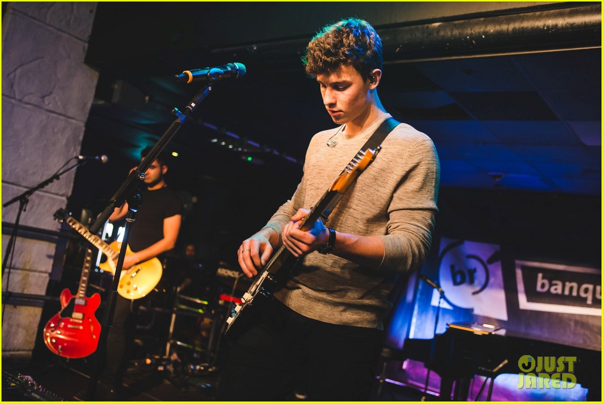 shawn mendes niall horan fave song hippodrome concert 19