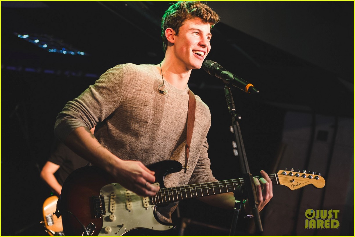 shawn mendes niall horan fave song hippodrome concert 29