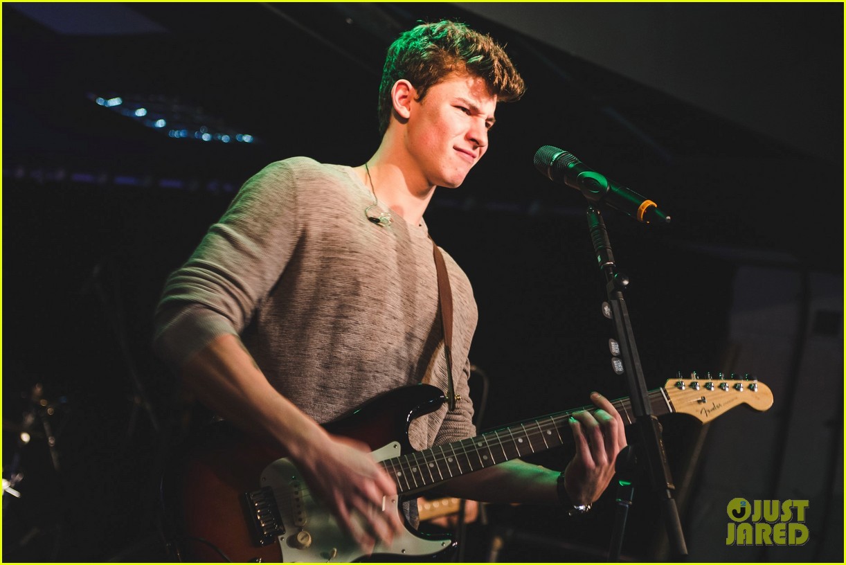 shawn mendes niall horan fave song hippodrome concert 30