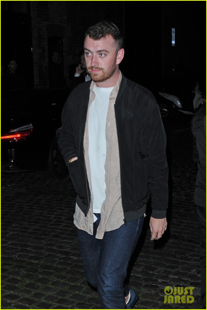 sam smith steps out for dinner to start off his weekend 03