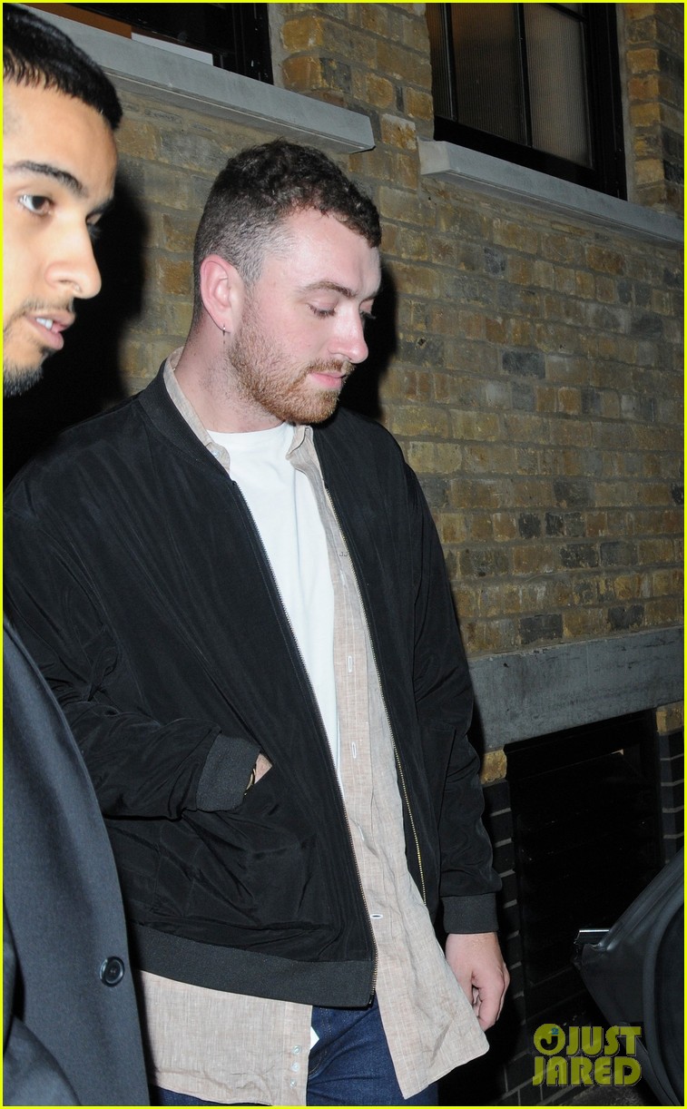 sam smith steps out for dinner to start off his weekend 04