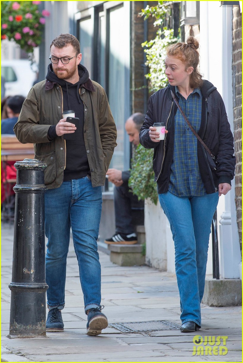 sam smith hangs out with friends in london01111mytext