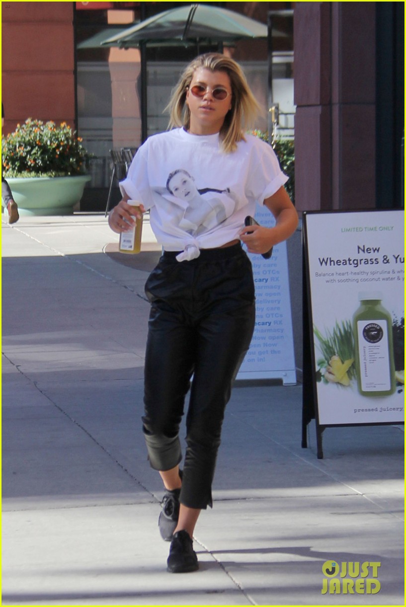 sofia richie steps out for shopping with a pal 03