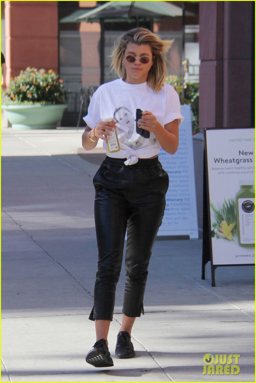 sofia richie steps out for shopping with a pal 11