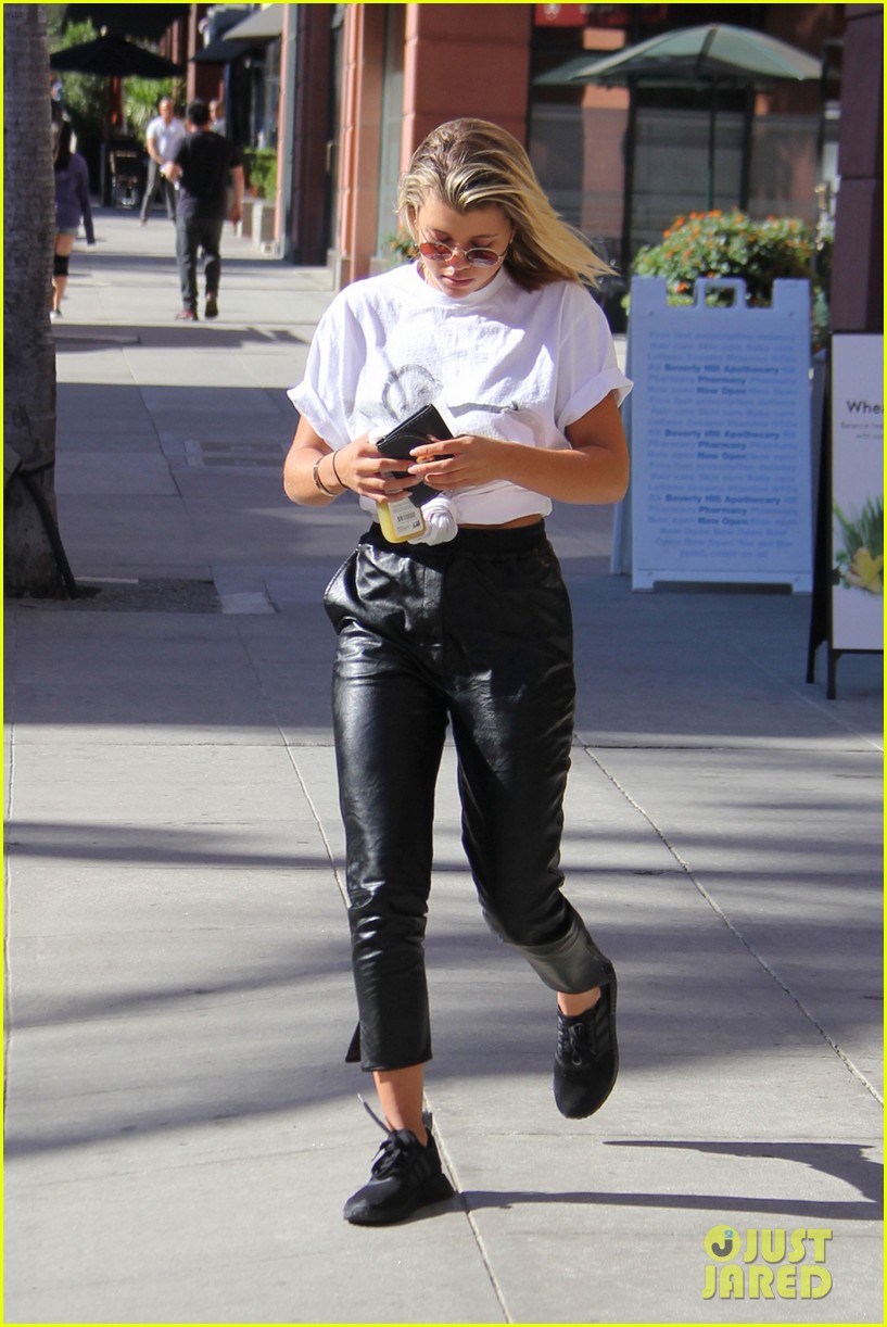 sofia richie steps out for shopping with a pal 15