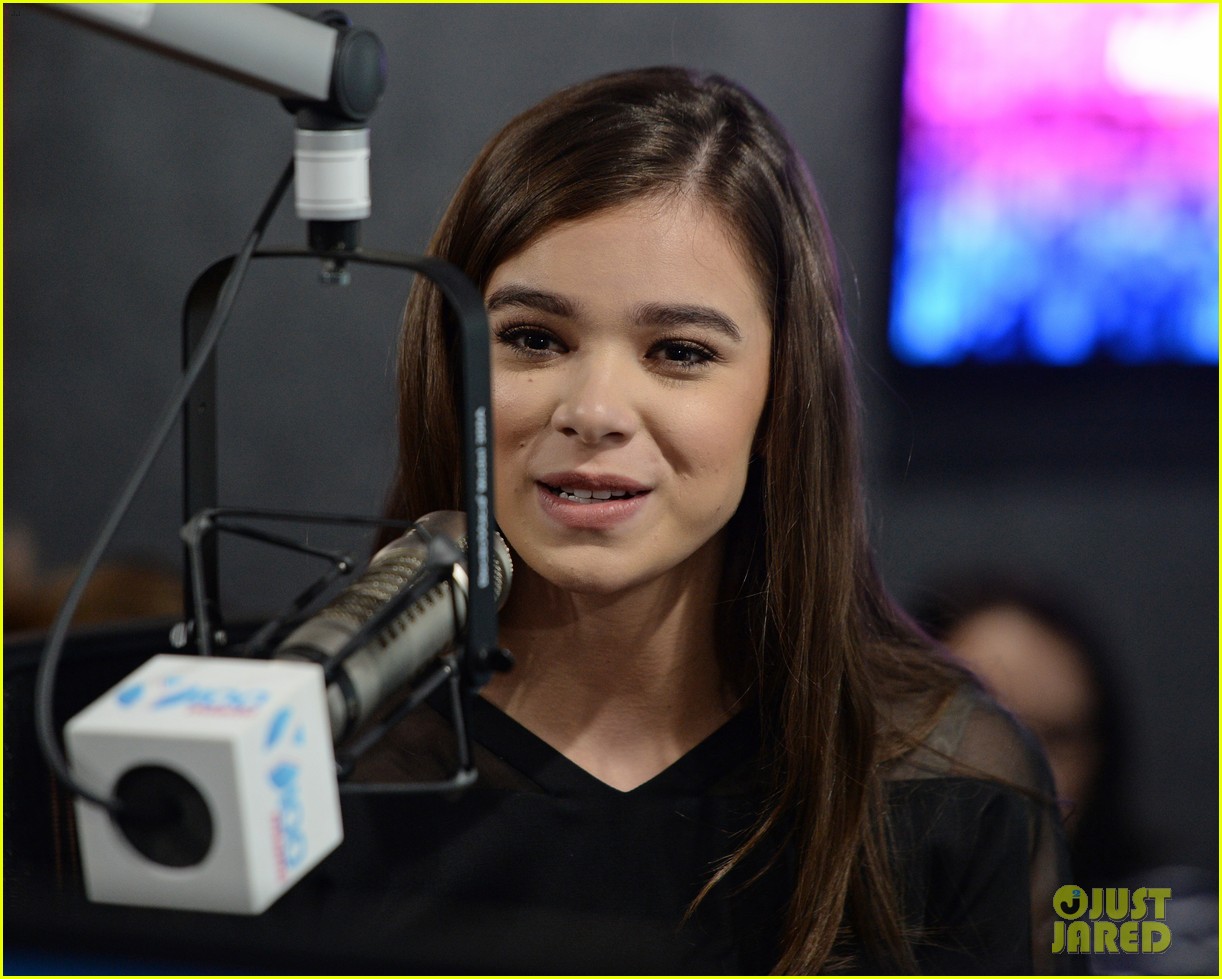 hailee steinfeld continues promo tour in fort lauderdale 09