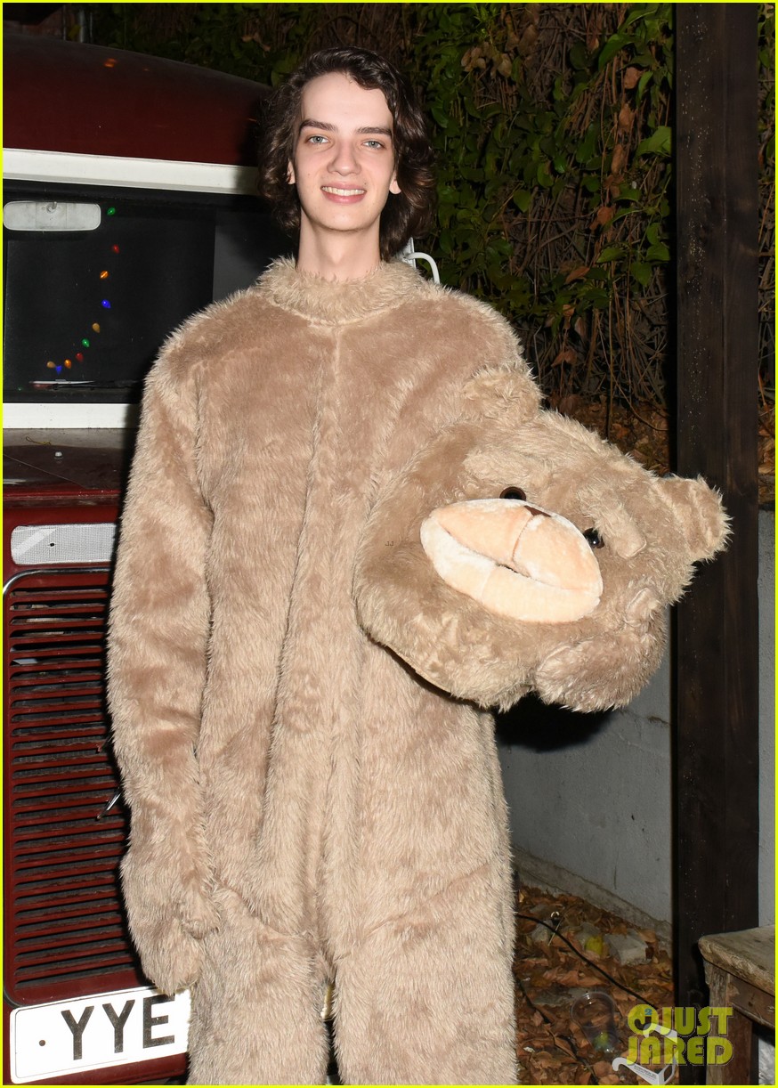 cody christian dylan sprayberry just jared halloween party 02