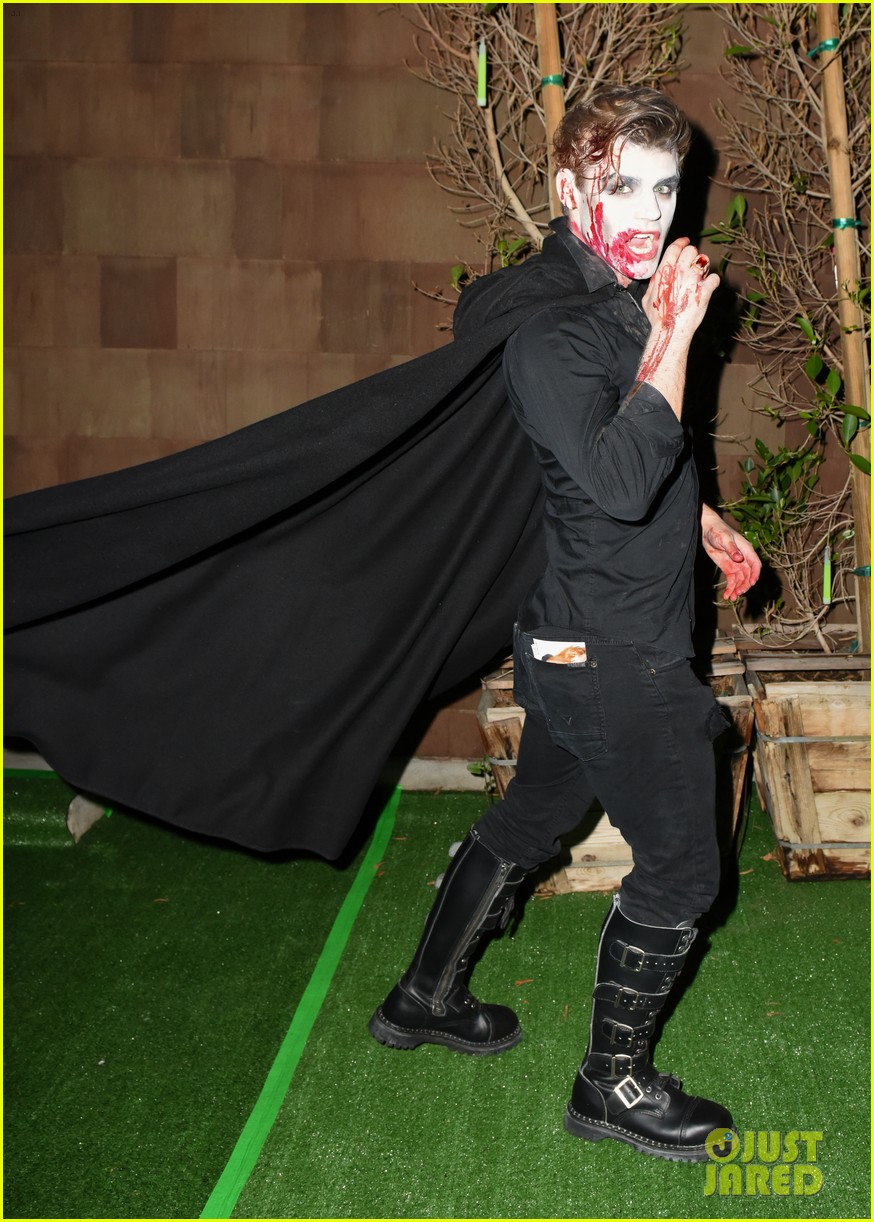cody christian dylan sprayberry just jared halloween party 07