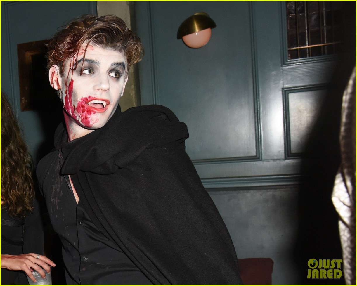cody christian dylan sprayberry just jared halloween party 12