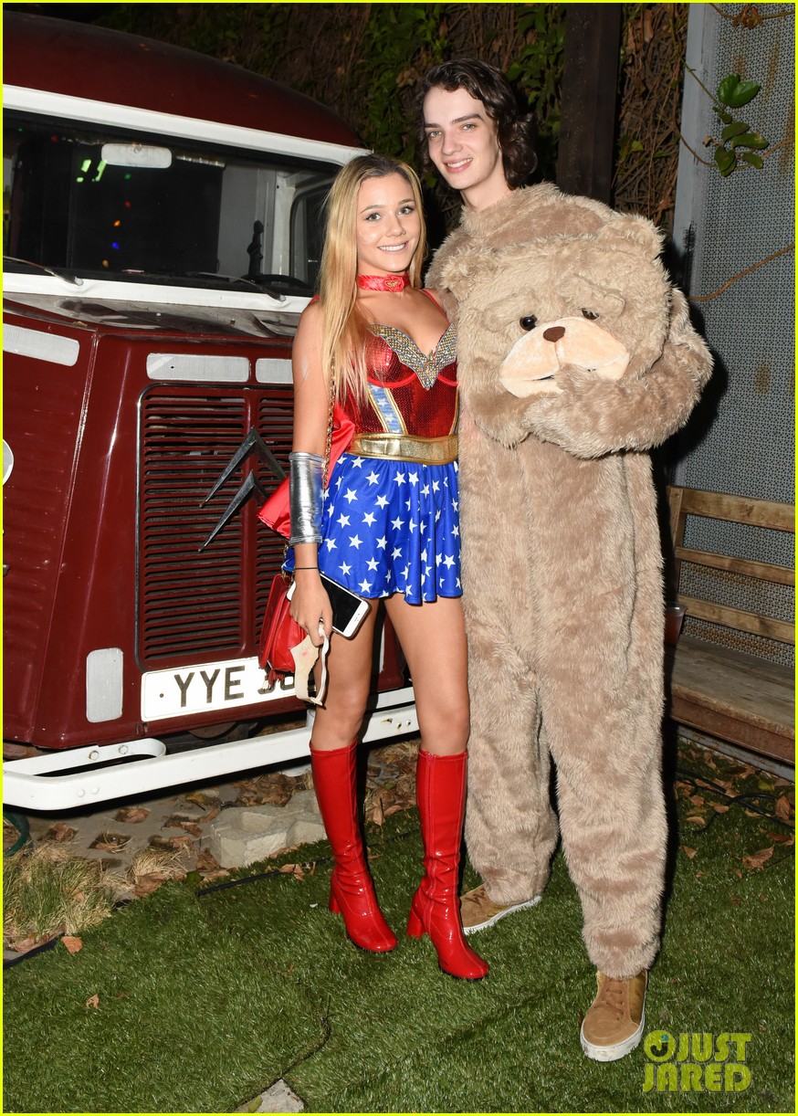 cody christian dylan sprayberry just jared halloween party 13