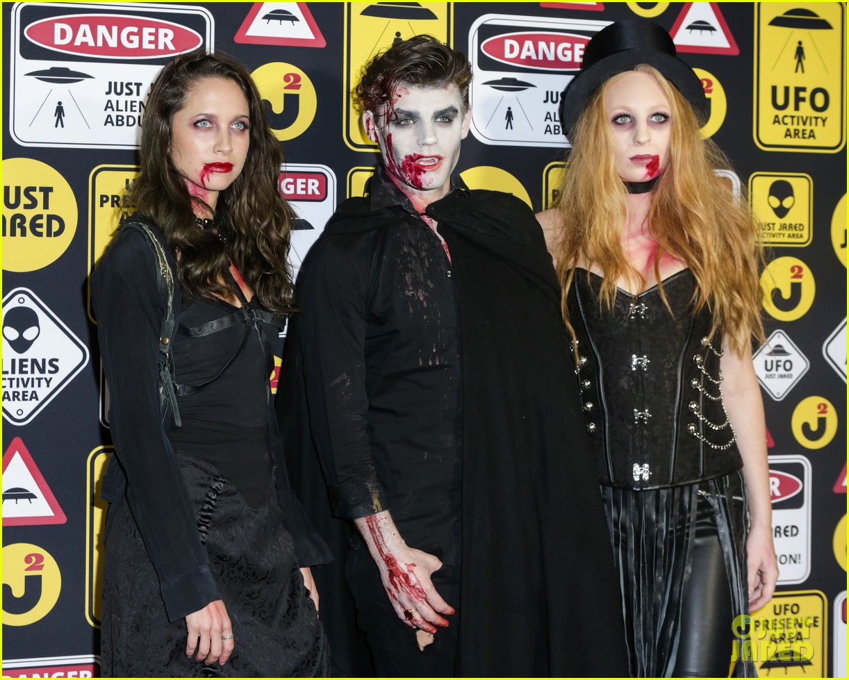 cody christian dylan sprayberry just jared halloween party 18