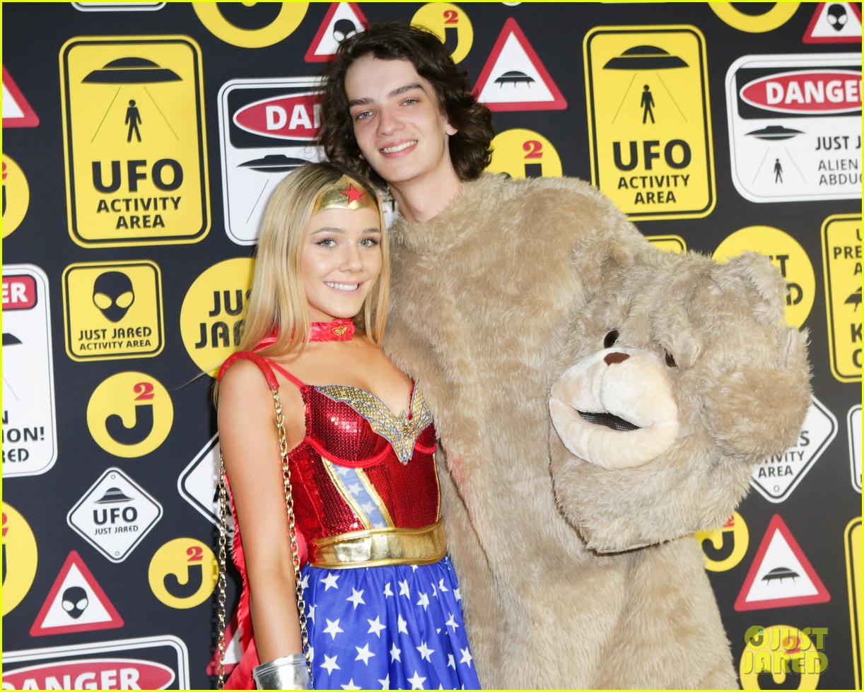 cody christian dylan sprayberry just jared halloween party 27