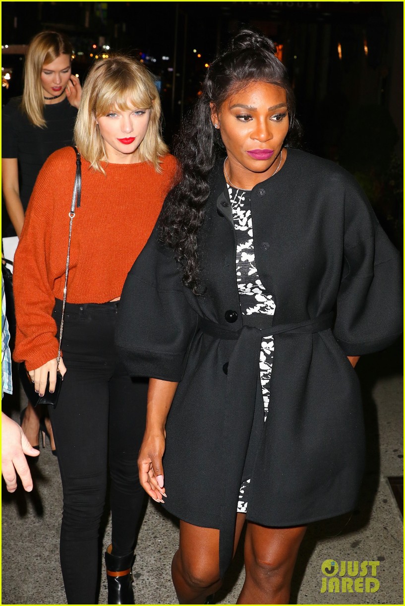 taylor swift goes to a concert with serena williams karlie kloss 02