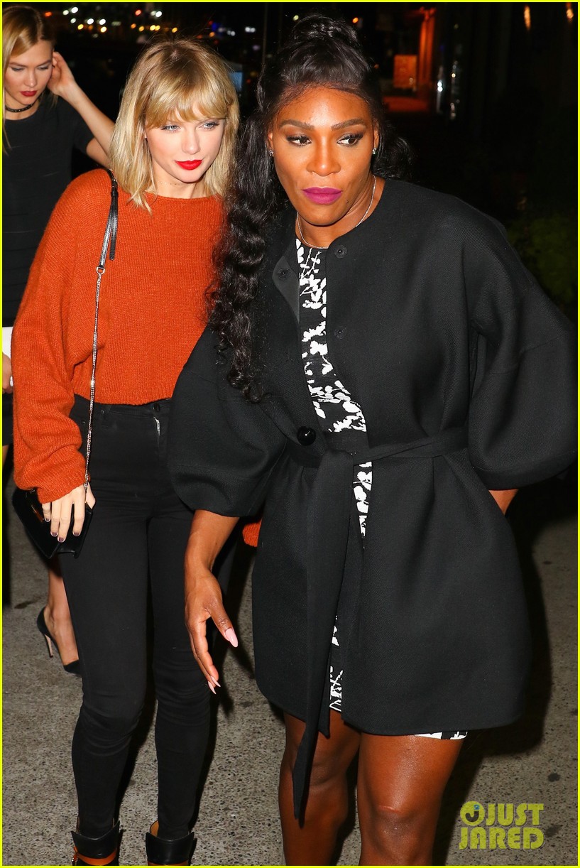 taylor swift goes to a concert with serena williams karlie kloss 30