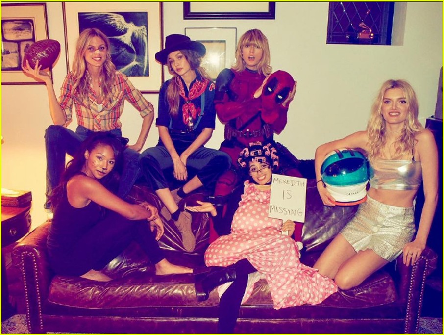 taylor swift hosts halloween party with her squad 01