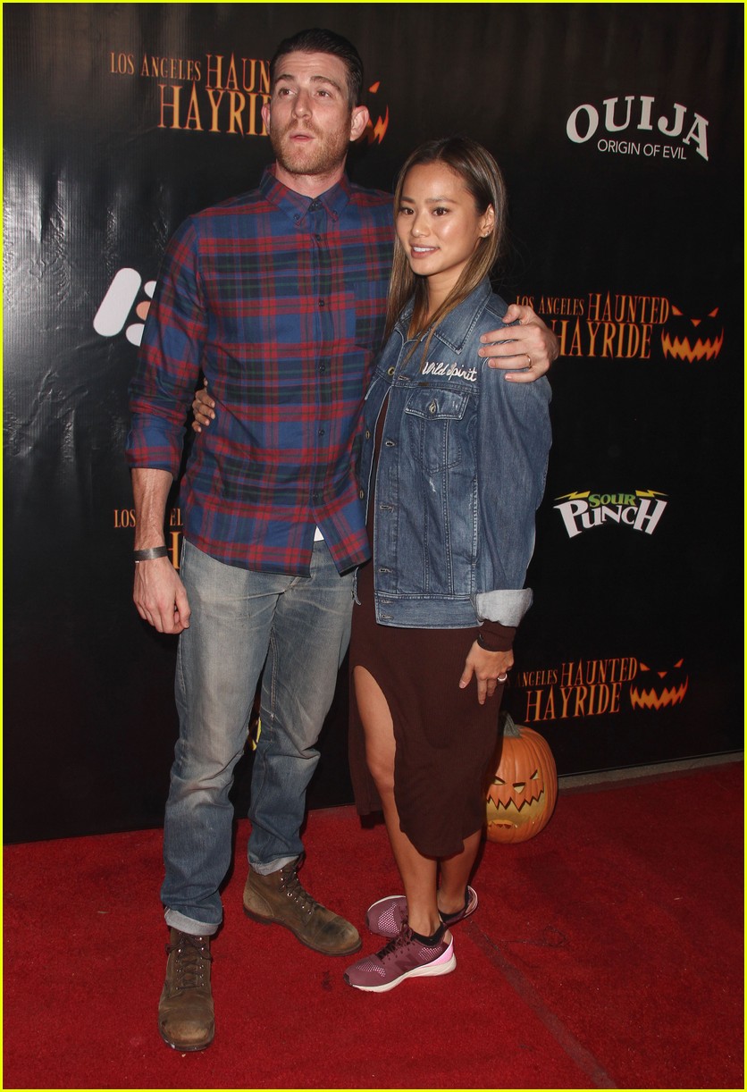 ashley tisdale jamie chung halloween party 22