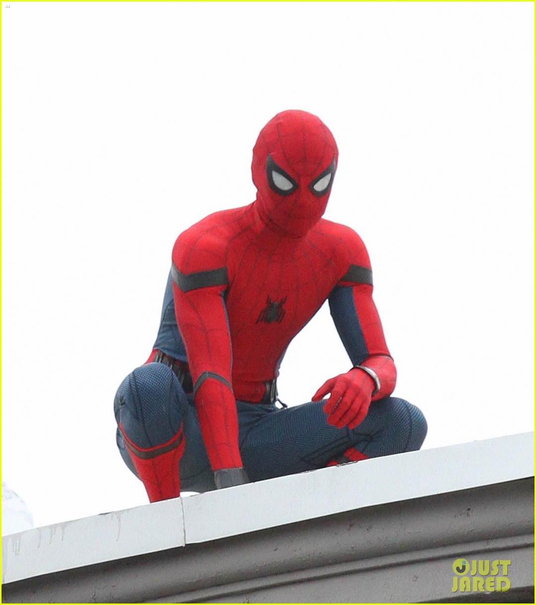 tom holland snaps a selfie while filming spide man homecoming 02