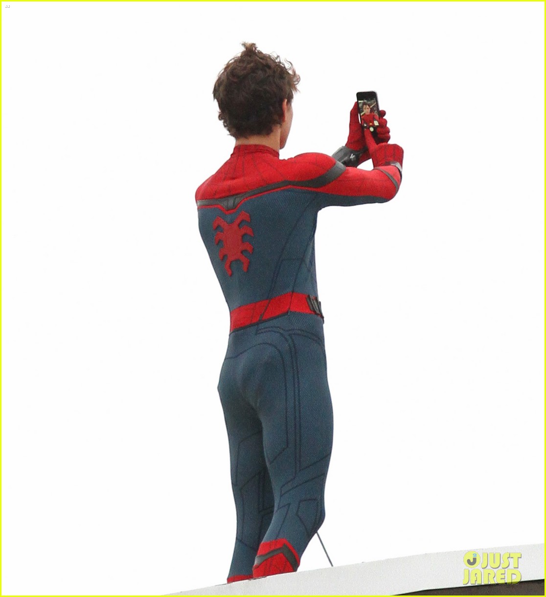tom holland snaps a selfie while filming spide man homecoming 07