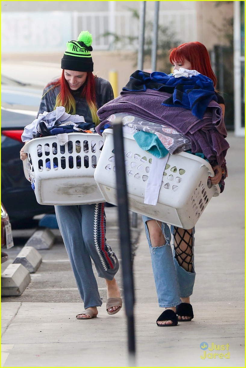 bella thorne laundry day with sis dani 01