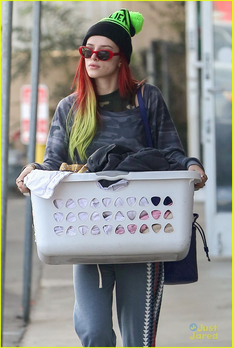 bella thorne laundry day with sis dani 05