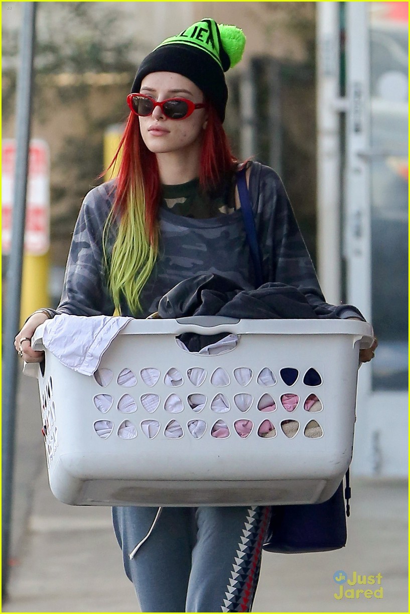 bella thorne laundry day with sis dani 07