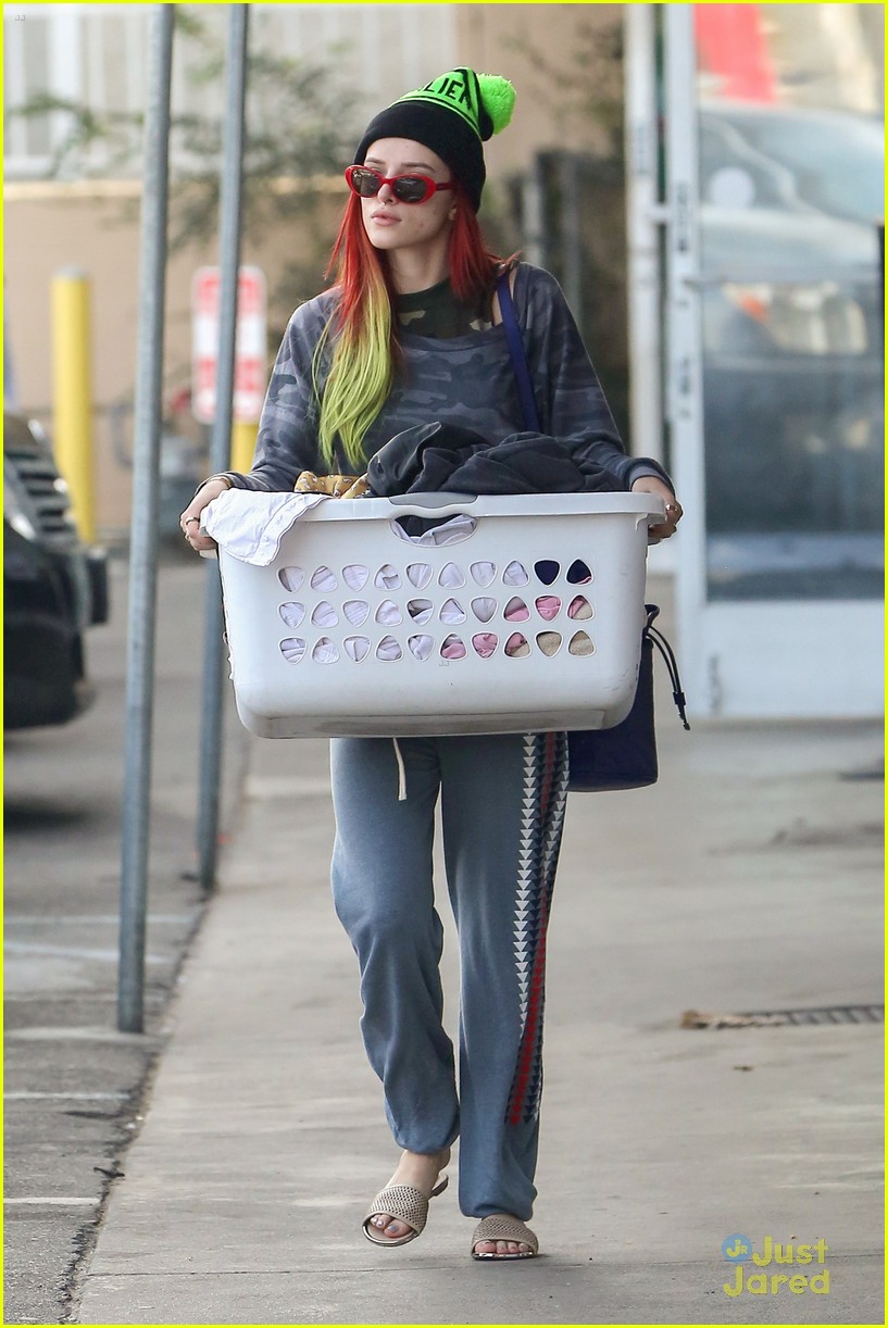 bella thorne laundry day with sis dani 11