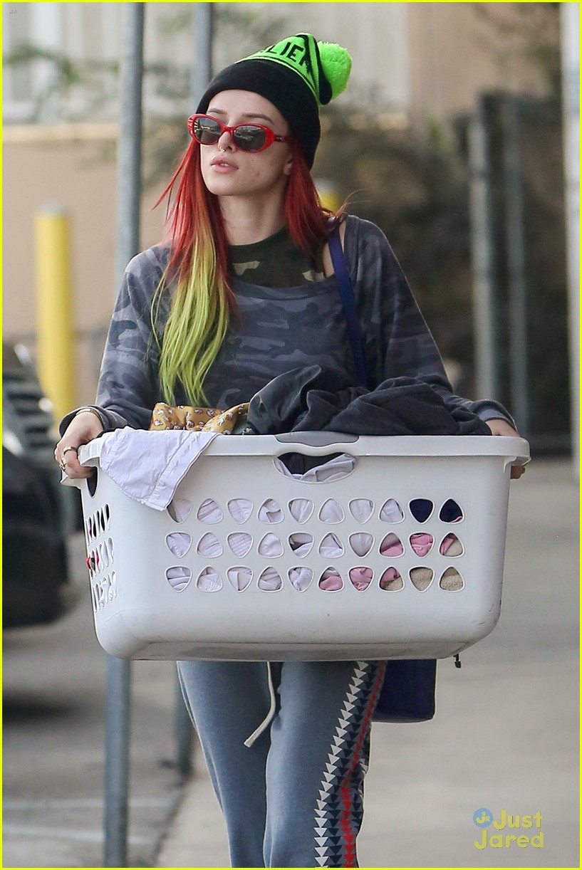 bella thorne laundry day with sis dani 13