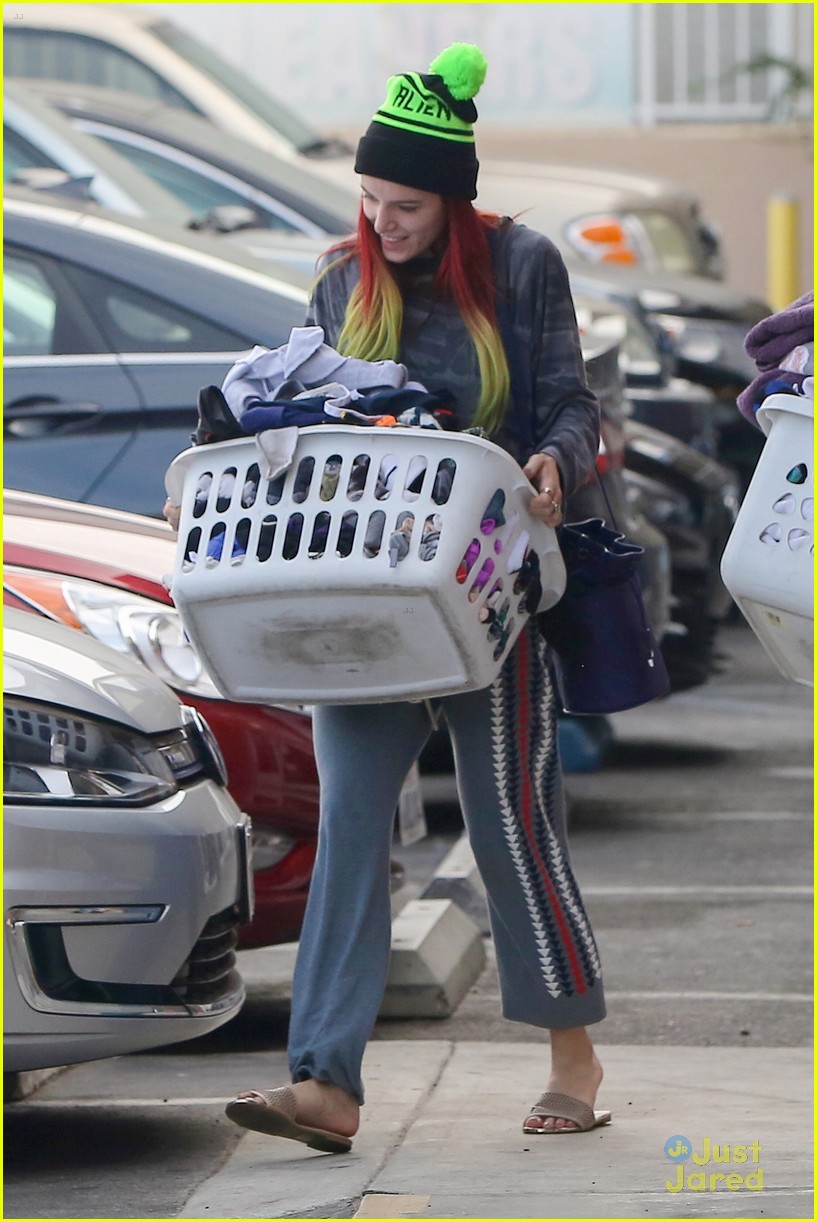 bella thorne laundry day with sis dani 14