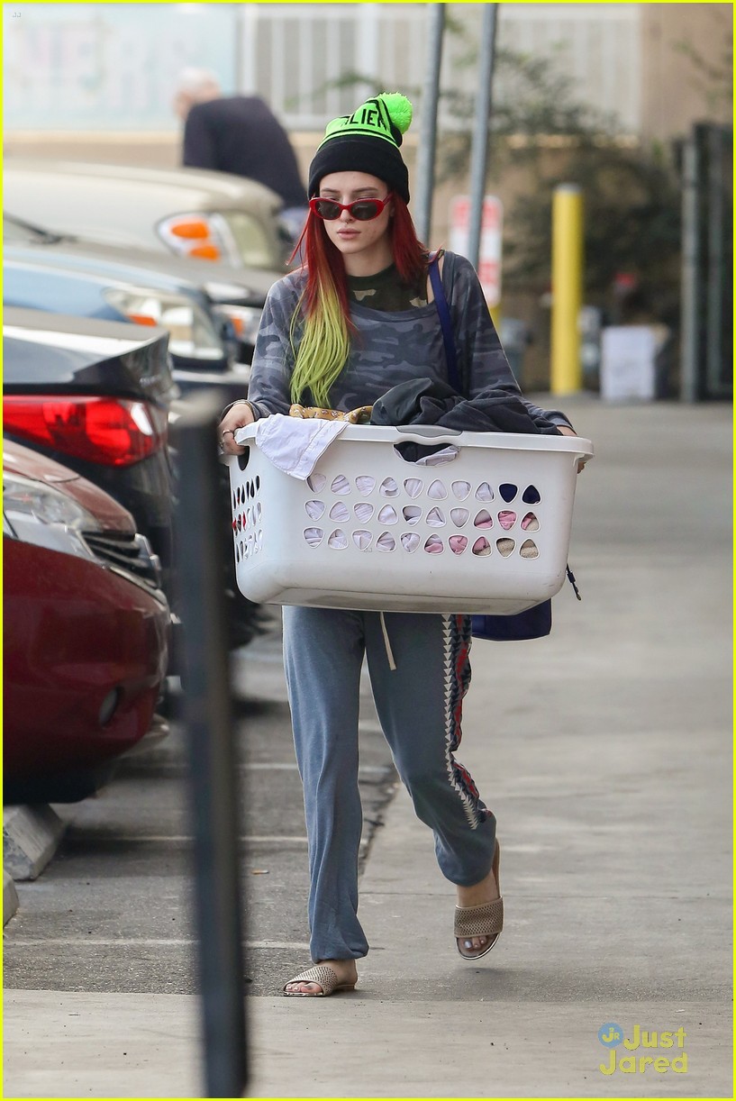 bella thorne laundry day with sis dani 15