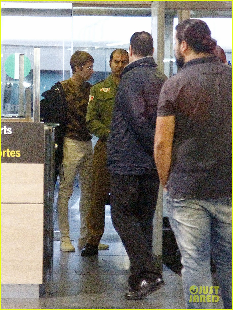 justin bieber leaves barcelona airport rita ora defends actions 10