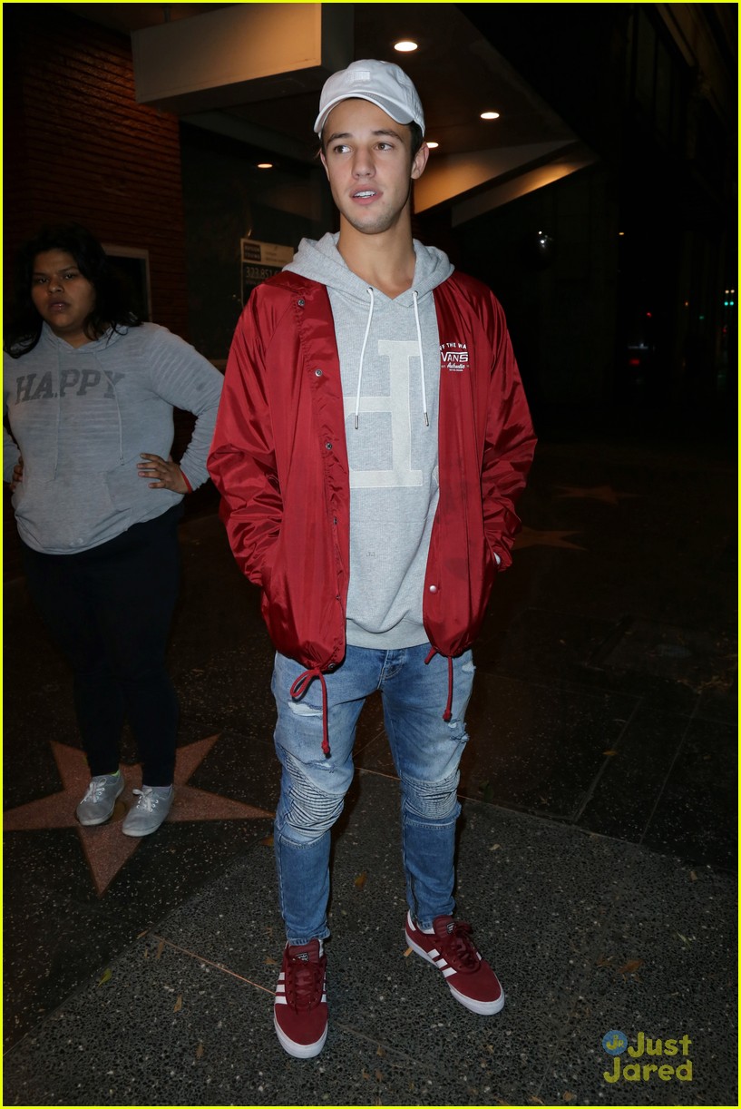 cameron dallas shirtless selfie dinner out la 03